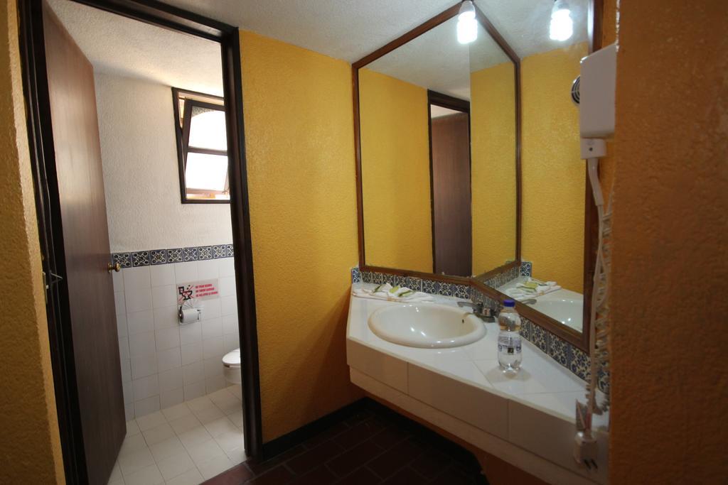 Hotel Plaza Santo Domingo San Cristóbal de Las Casas Стая снимка