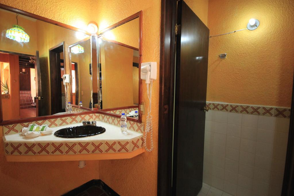Hotel Plaza Santo Domingo San Cristóbal de Las Casas Стая снимка