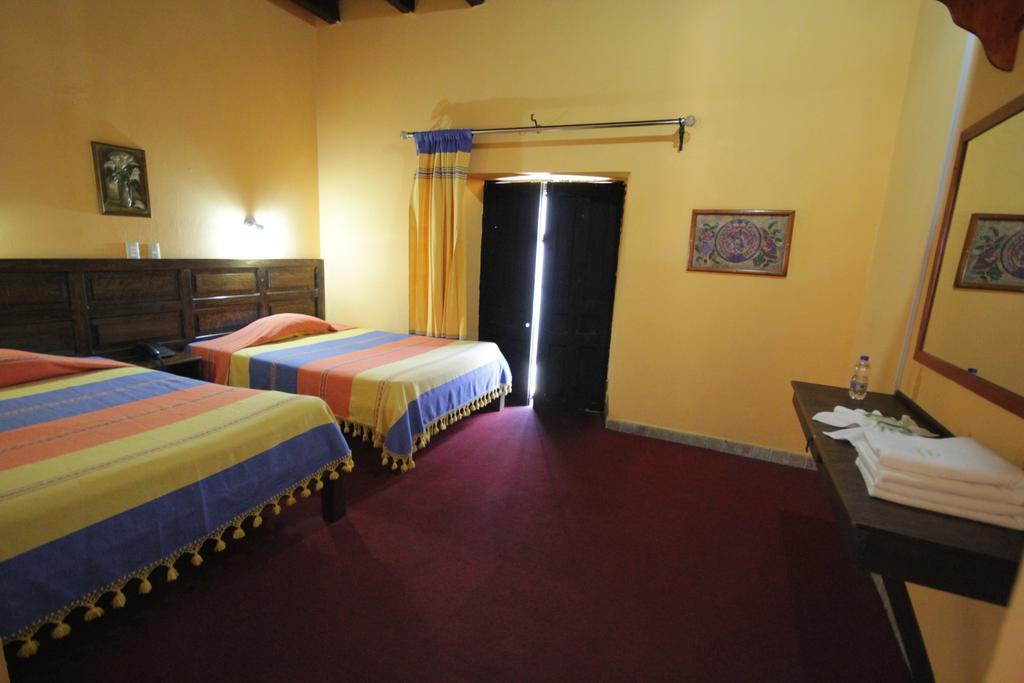 Hotel Plaza Santo Domingo San Cristóbal de Las Casas Стая снимка