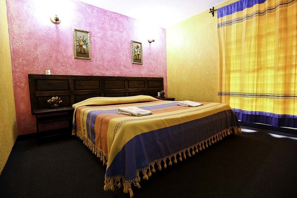 Hotel Plaza Santo Domingo San Cristóbal de Las Casas Екстериор снимка
