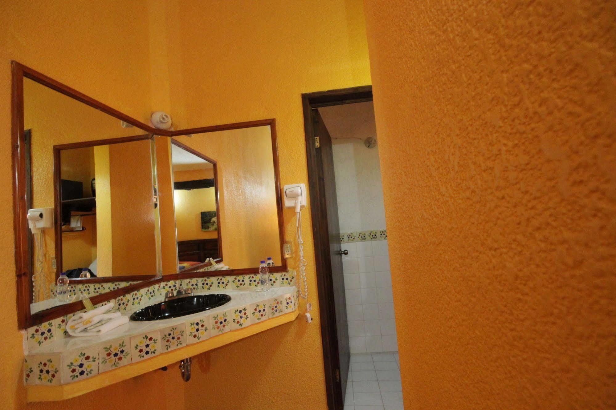Hotel Plaza Santo Domingo San Cristóbal de Las Casas Екстериор снимка
