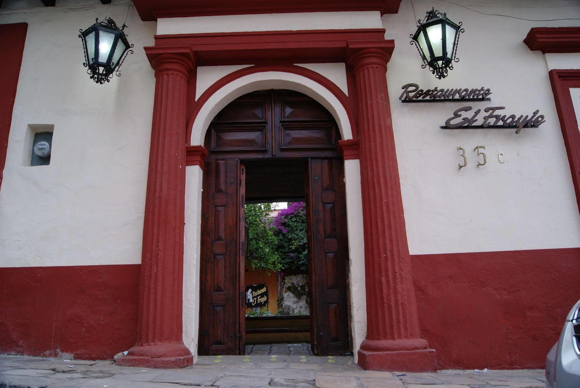 Hotel Plaza Santo Domingo San Cristóbal de Las Casas Екстериор снимка