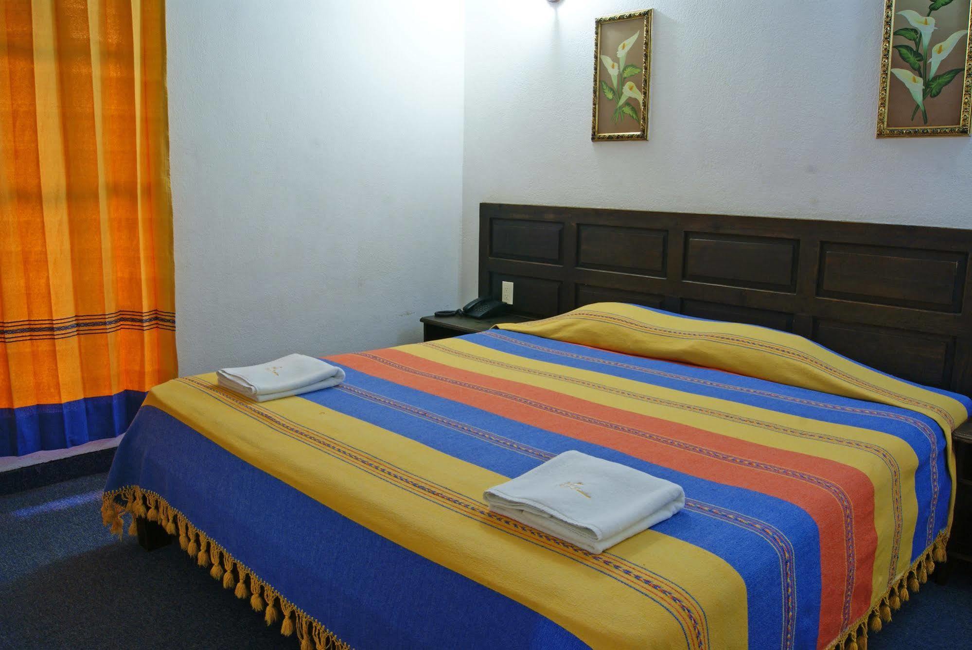Hotel Plaza Santo Domingo San Cristóbal de Las Casas Екстериор снимка