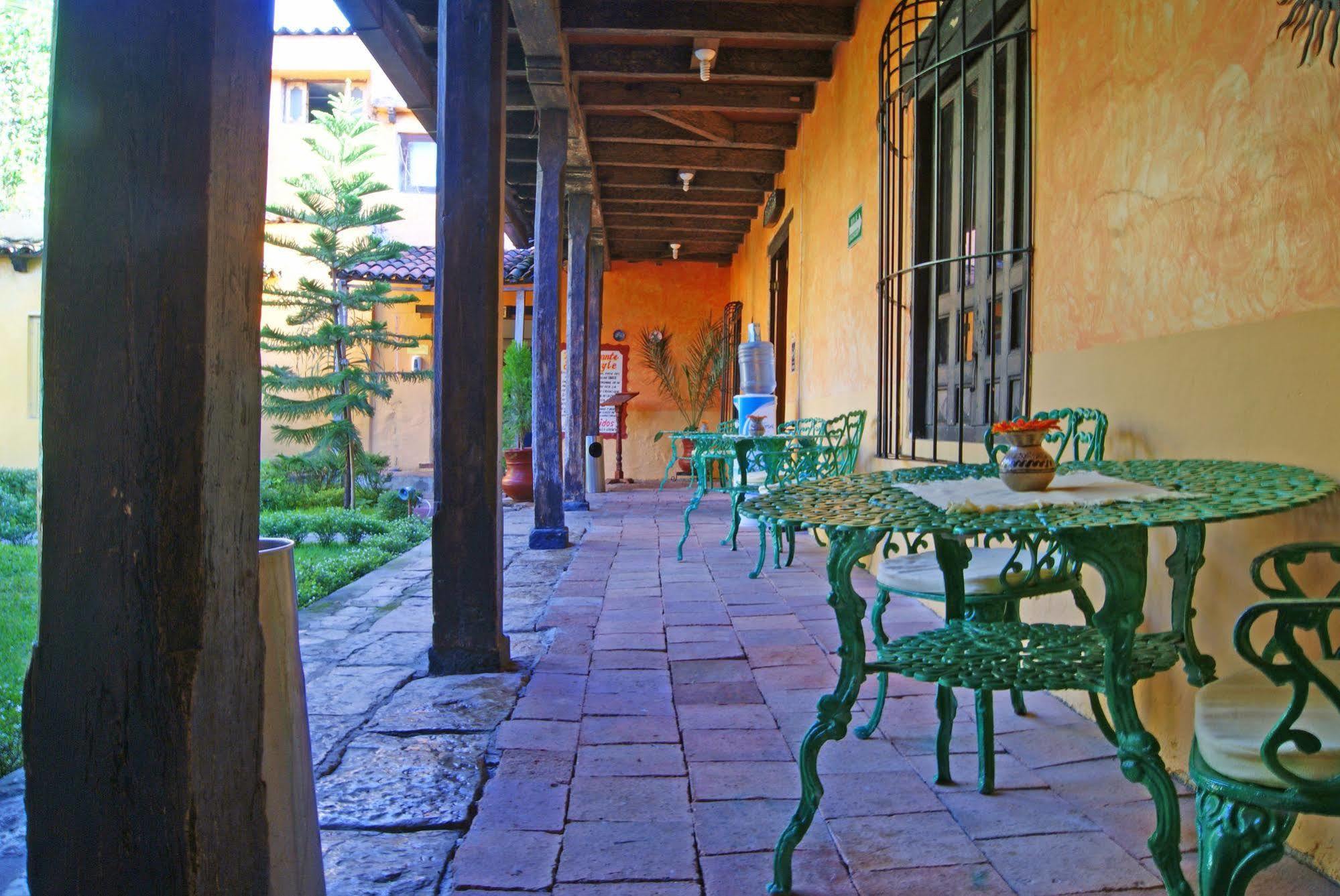 Hotel Plaza Santo Domingo San Cristóbal de Las Casas Екстериор снимка